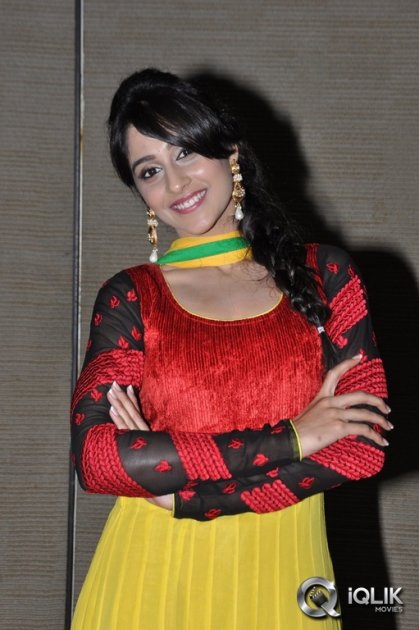 Regina-Cassandra-at-Love-You-Bangaram-Audio-Launch